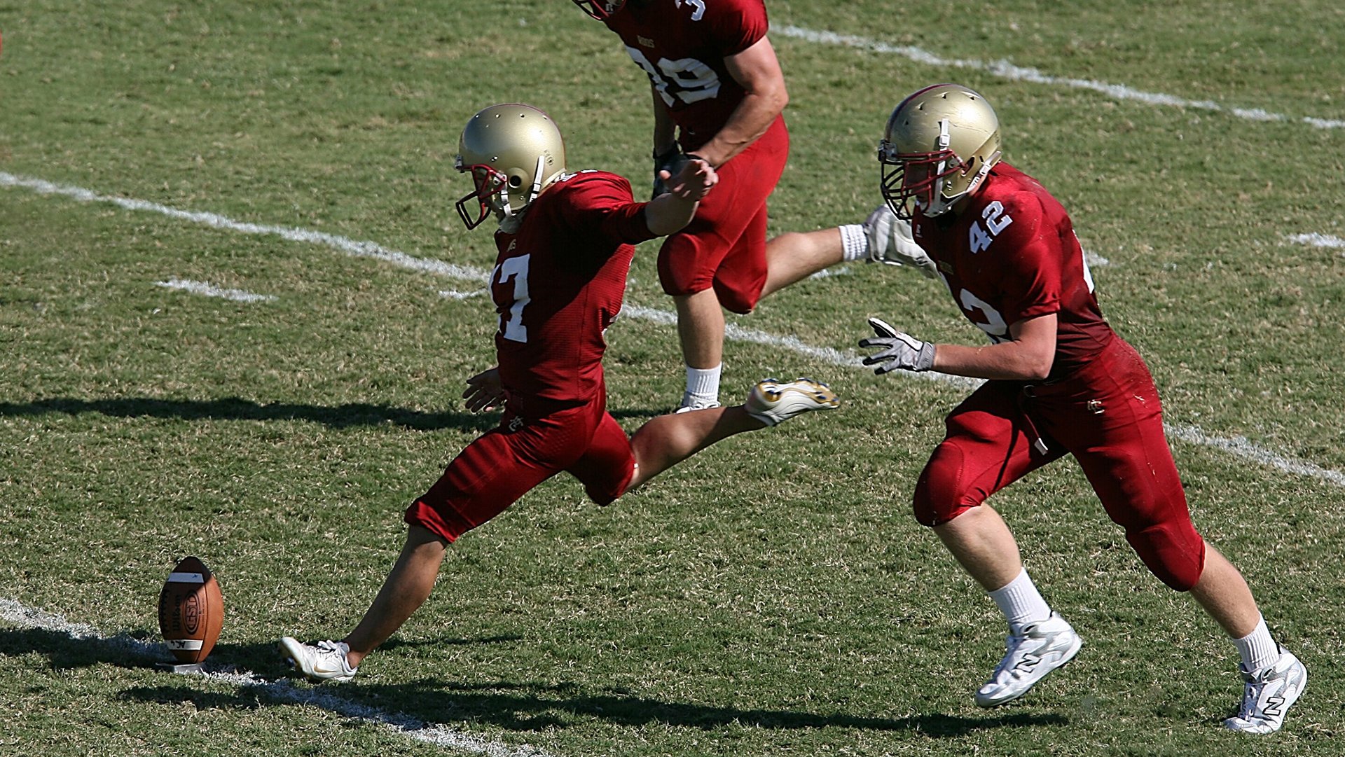 中国高校篮球运动员转为职业，为行业提供新鲜血液，篮球运动员出路